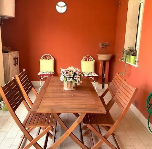 Uno Scorcio Di Mare Apartment *